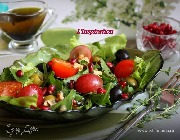 Салат с виноградом, черри и грецкими орехами Салат с виноградом, черри и грецкими орехами