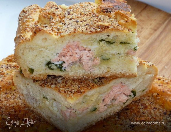 Пирог с двумя видами рыбы, луком и манкой Пирог с двумя видами рыбы, луком и манкой