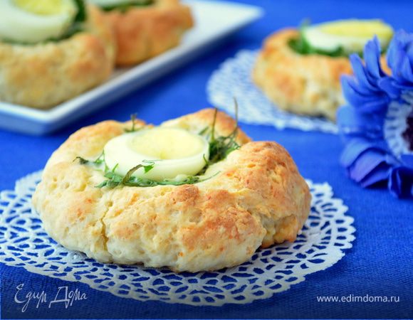 Творожные тортинки со свежей зеленью и яйцом Творожные тортинки со свежей зеленью и яйцом