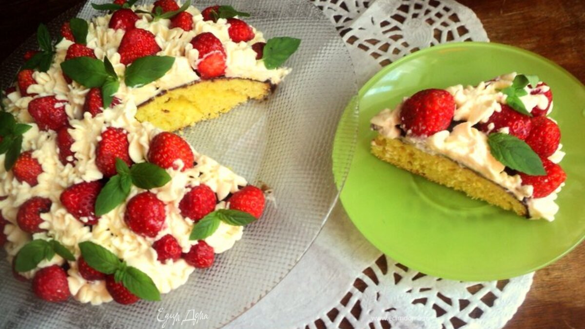 Торт с клубникой и шоколадом