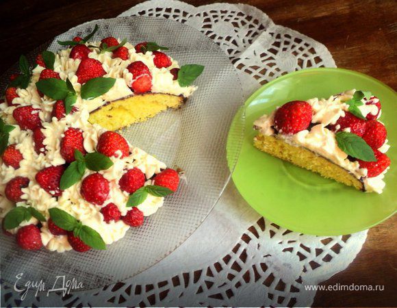 Торт с клубникой и шоколадом