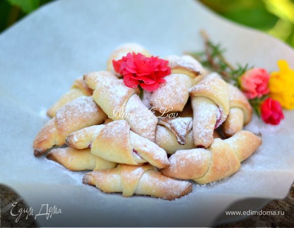 Мини-рогалики из песочного теста с малиной Мини-рогалики из песочного теста с малиной