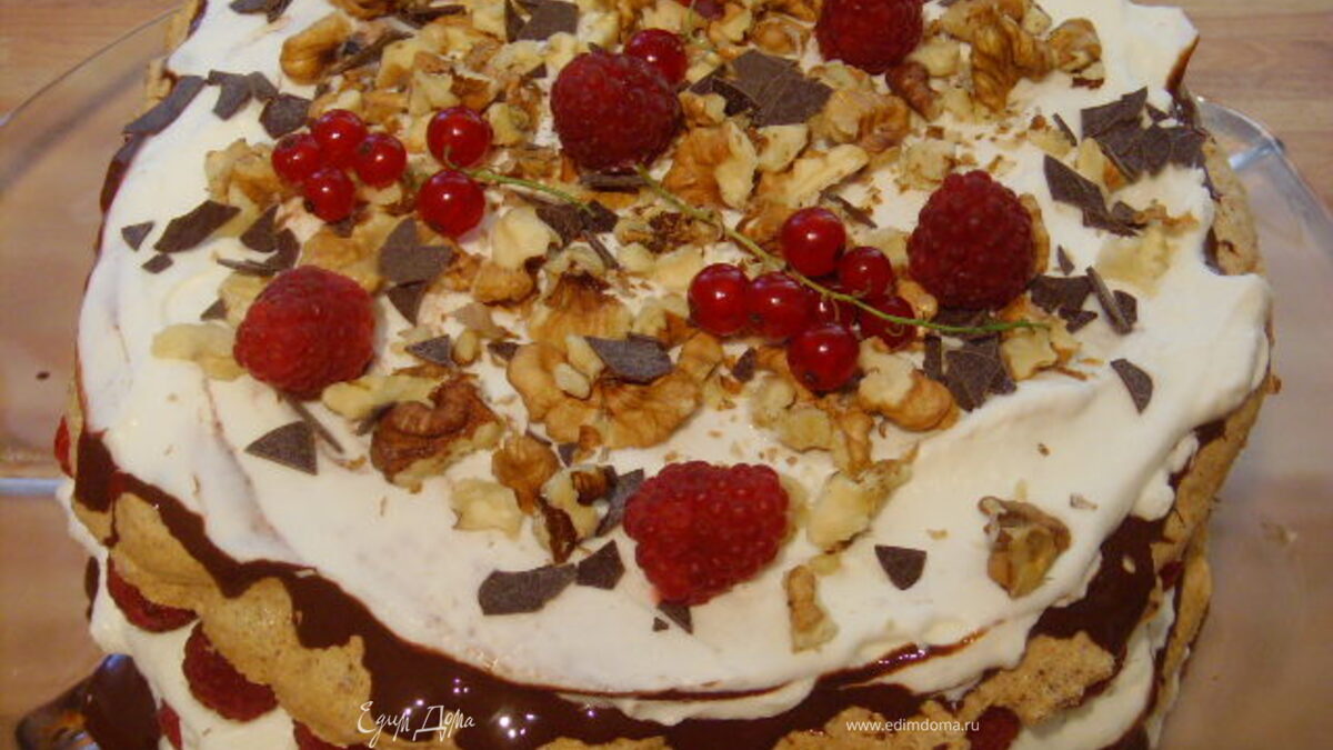 Торт "Ореховое безе" с малиной