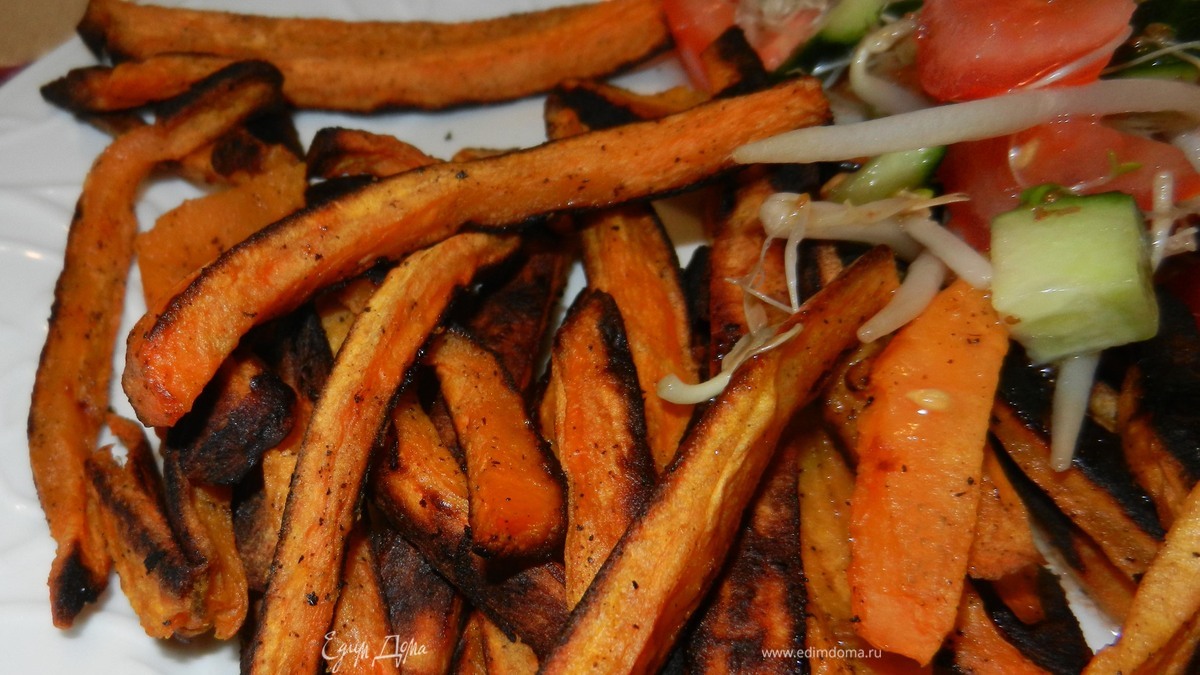 Печеный сладкий картофель фри