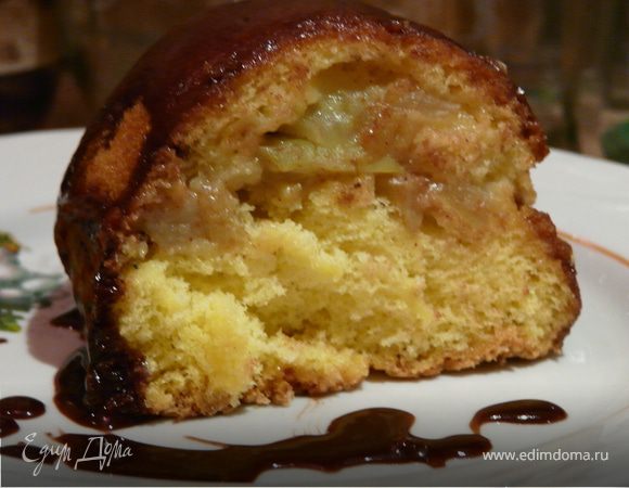 Яблочная шарлотка с шоколадным соусом Яблочная шарлотка с шоколадным соусом