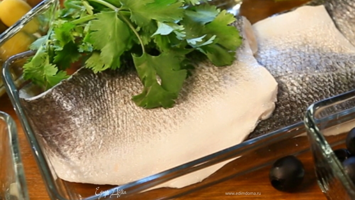 Филе сибаса со шпинатом и оливковым тапенадом