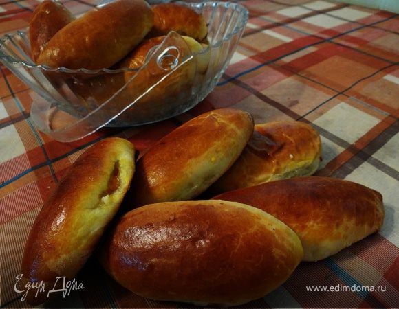 Сладкие печеные пирожки с абрикосами 