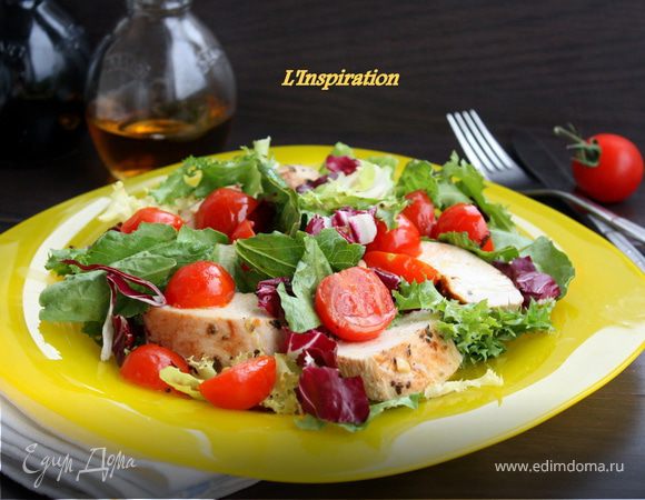 Легкий салат из курицы и черри под апельсиновым соусом Легкий салат из курицы и черри под апельсиновым соусом