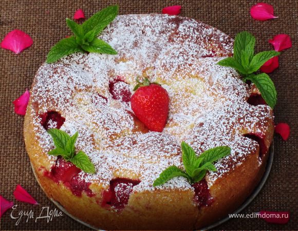 Сливочный пирог с клубникой
