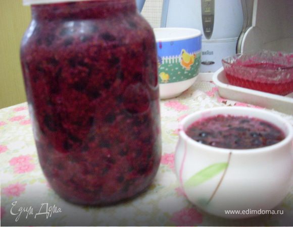 Желе с ягодками на зиму - толченая черная смородина с сахаром