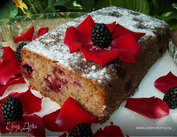 Ароматный ореховый кекс с ежевикой Ароматный ореховый кекс с ежевикой