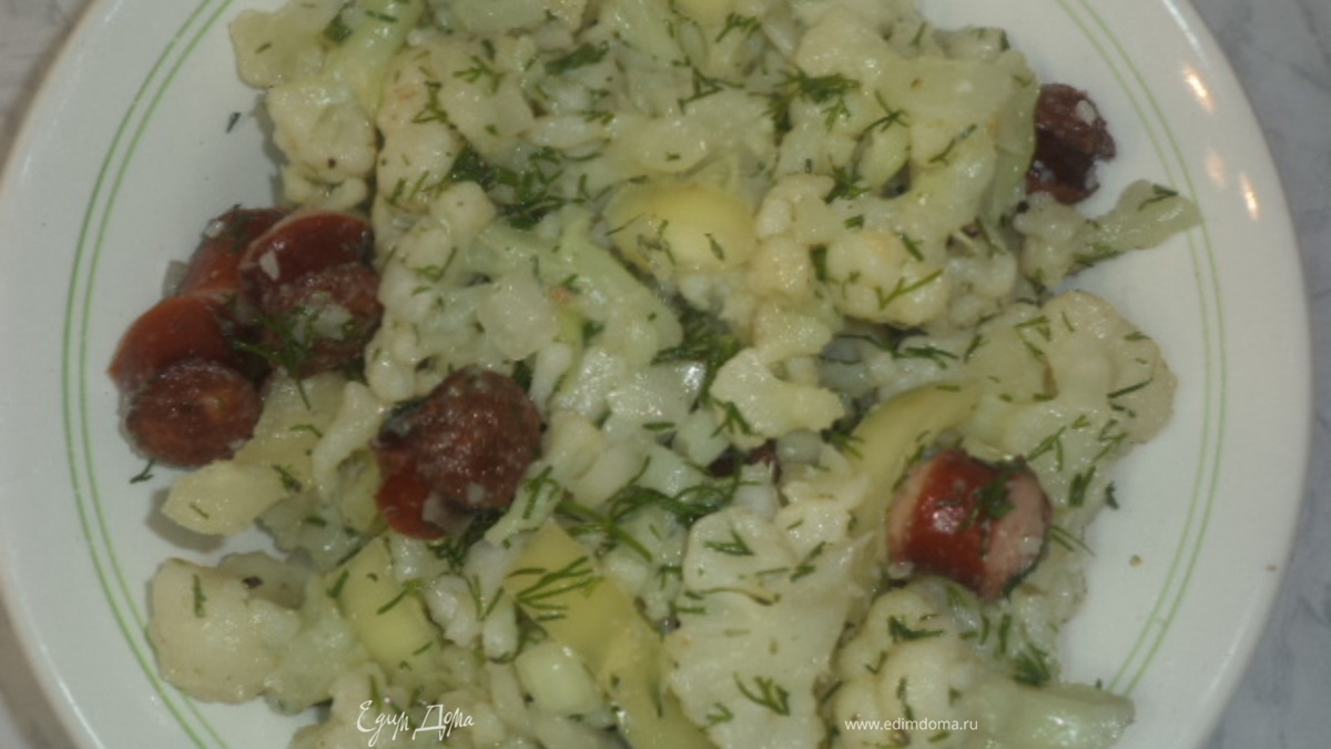 Салат из цветной капусты с охотничьими  колбасками
