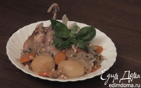 Рецепт Кролик, тушенный в вине с овощами и кедровыми орехами