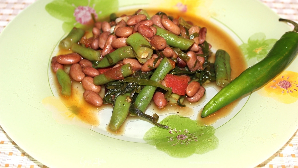 Летний салат с двумя видами фасоли 