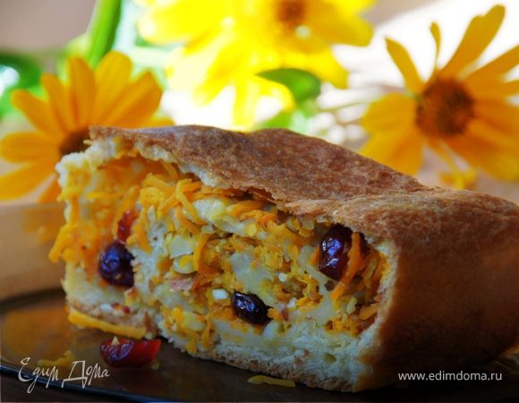 Морковный рулет с миндалем, клюквой и кардамоном Морковный рулет с миндалем, клюквой и кардамоном