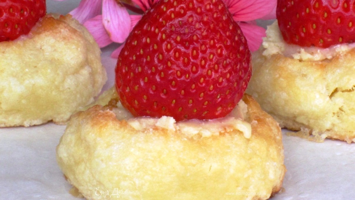 Творожное печенье с клубникой