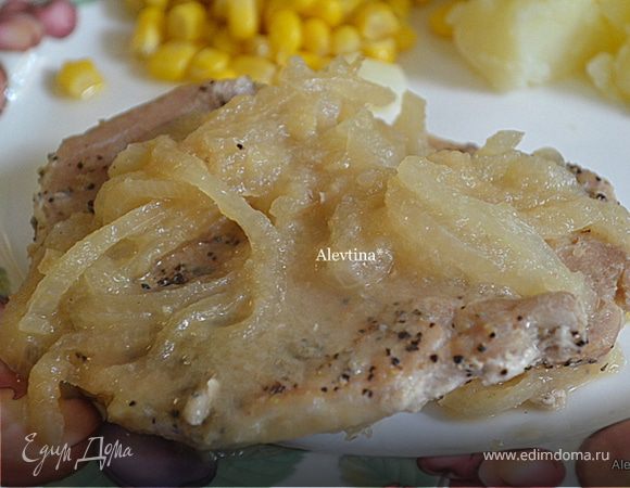 Свиные котлеты с яблочным пюре и хреном Свиные котлеты с яблочным пюре и хреном