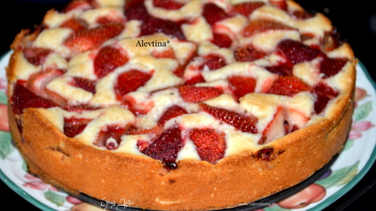 Клубничный летний кекс