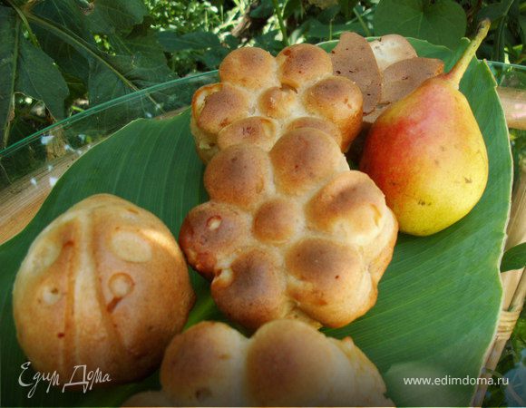 Закусочные маффины с грушами, бри и красным острым перцем