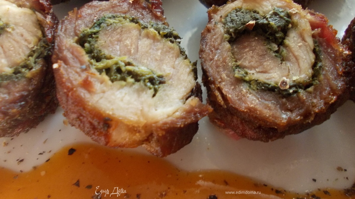 Свиные рулетики со шпинатом под абрикосовым соусом