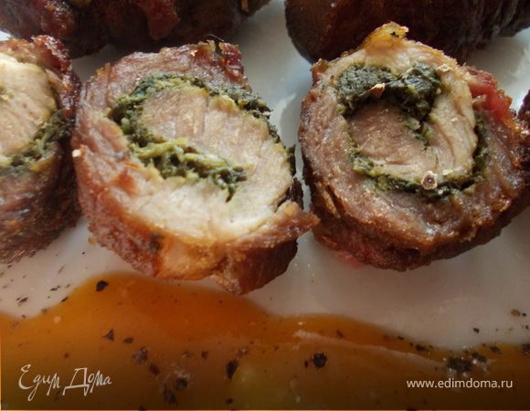 Свиные рулетики со шпинатом под абрикосовым соусом Свиные рулетики со шпинатом под абрикосовым соусом