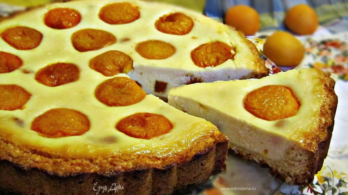 Творожный пирог с абрикосами "Глазунья"