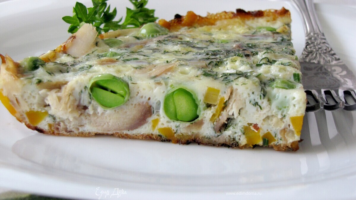 Фриттата с копченой скумбрией и зеленым горошком