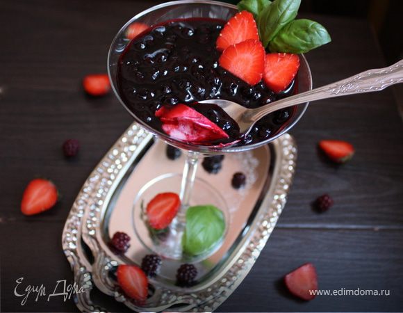 Панна котта из маскарпоне с черничным соусом