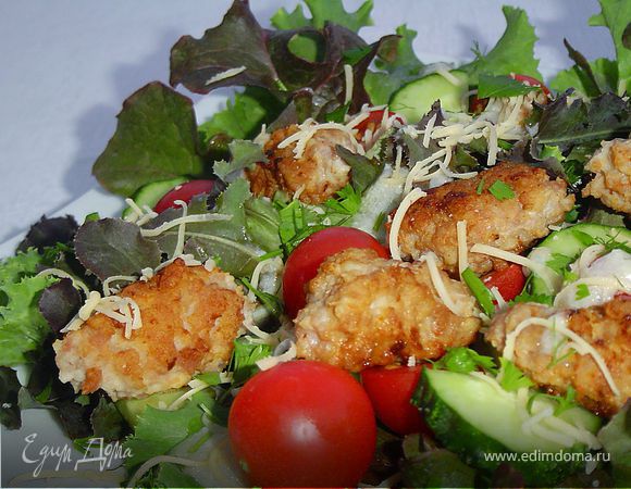 Салат с мини-котлетами