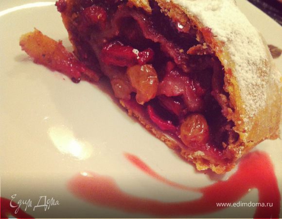 Штрудель с вишней Штрудель с вишней