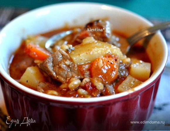 Тушеная говядина с перловой крупой
