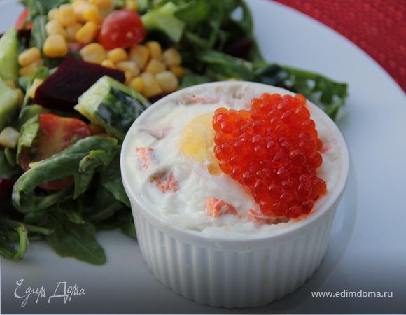 Филе лосося с яйцом-пашот и красной икрой Филе лосося с яйцом-пашот и красной икрой