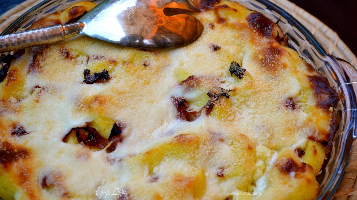 Манные ньокки "по-римски", запеченные под соусом бешамель