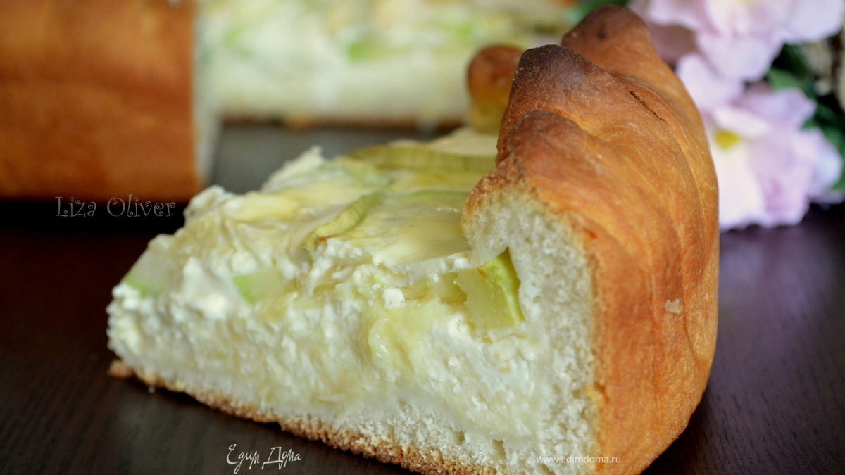 Сдобный сырный пирог с кабачком 