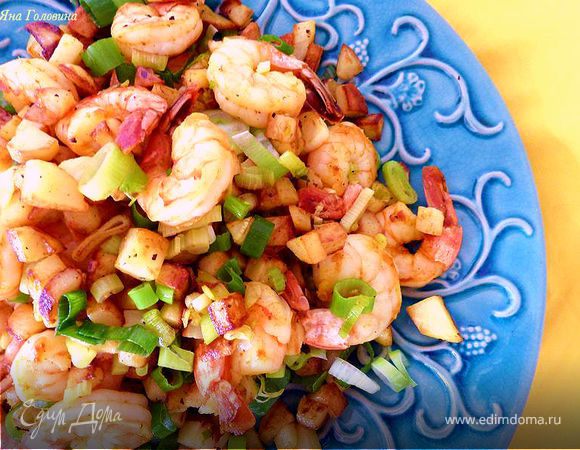 Креветки c зеленым луком и хрустящим картофелем