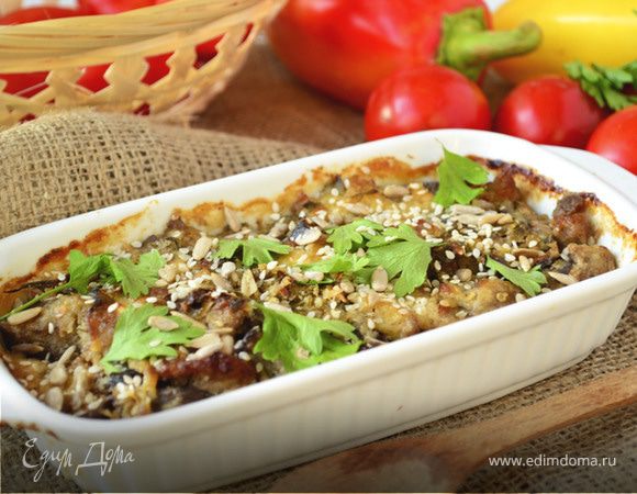 Мясная запеканка с баклажанами в йогуртово-тахинном соусе Мясная запеканка с баклажанами в йогуртово-тахинном соусе