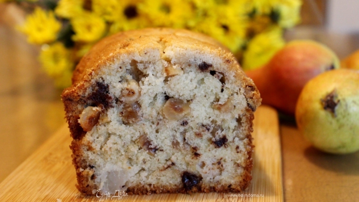 Грушевый кекс с шоколадом и фундуком