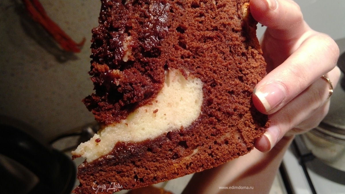 Шоколадный пирог с мягким творогом