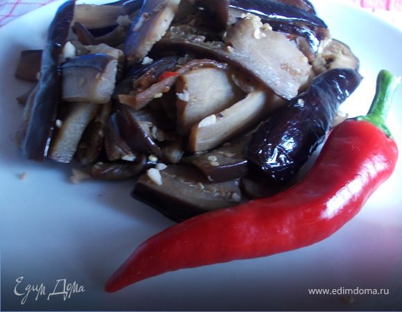 Острая закуска из баклажанов с чесноком и острым перцем