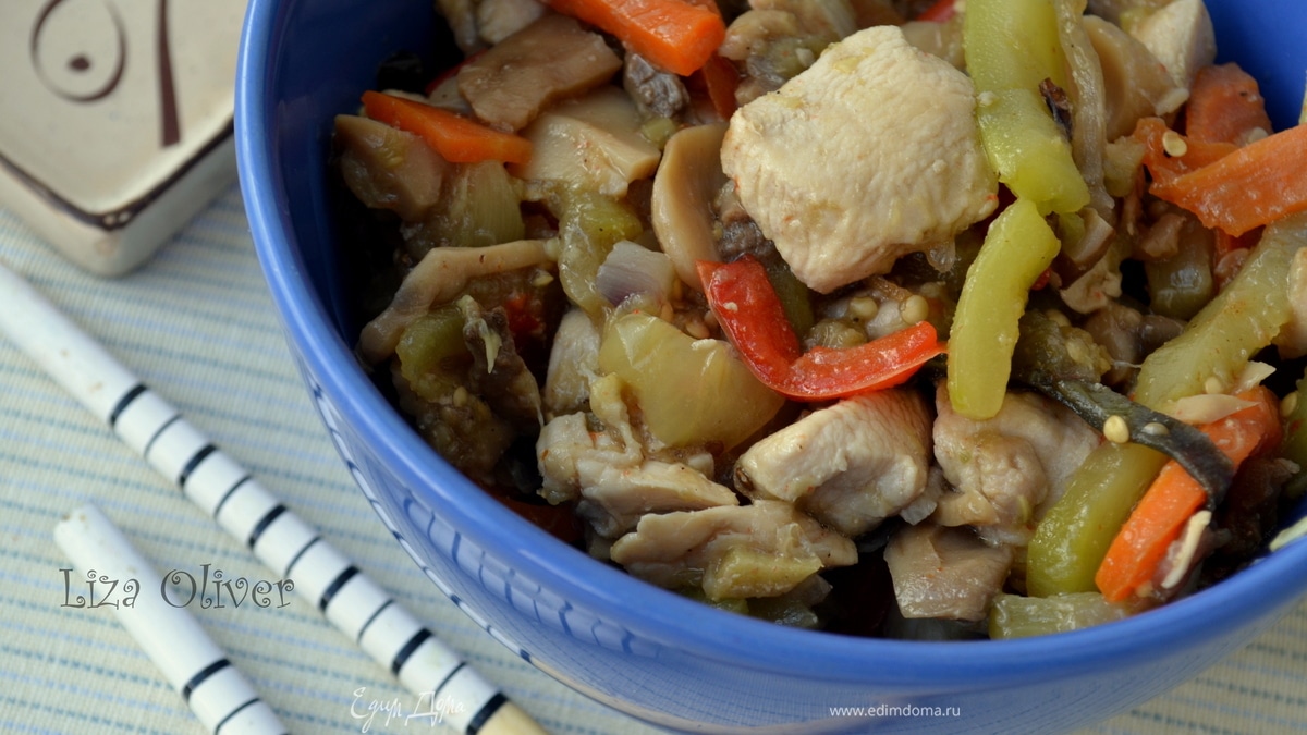 Куриное филе с овощами и грибами в китайском стиле