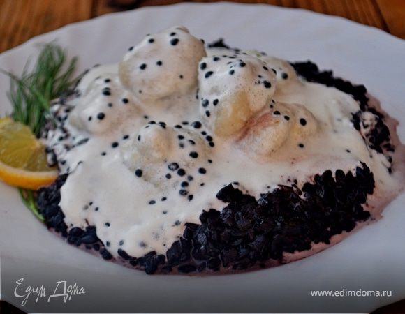 Рыбные клецки с черным рисом и сливочно-икорным соусом Рыбные клецки с черным рисом и сливочно-икорным соусом