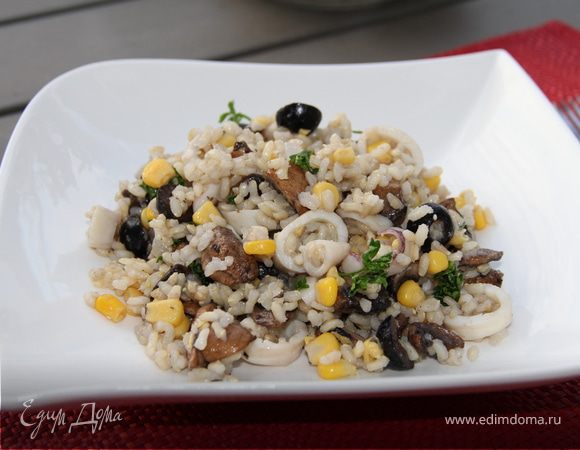 Салат с кальмарами и грибами Салат с кальмарами и грибами