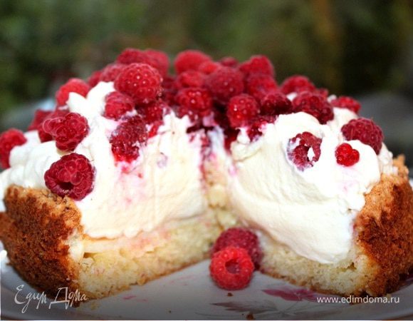 Торт-безе с малиной