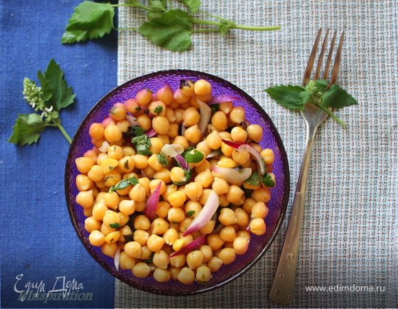 Освежающий салат с нутом и мятой Освежающий салат с нутом и мятой