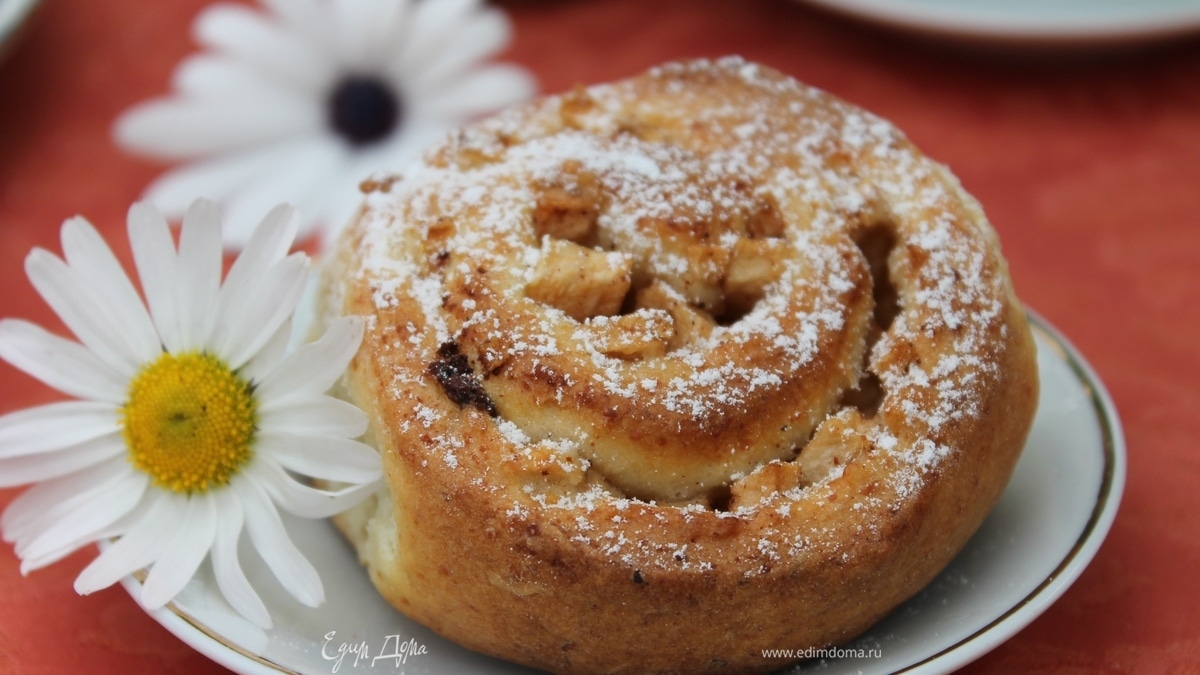 "Улитки творожные" с яблоками и корицей