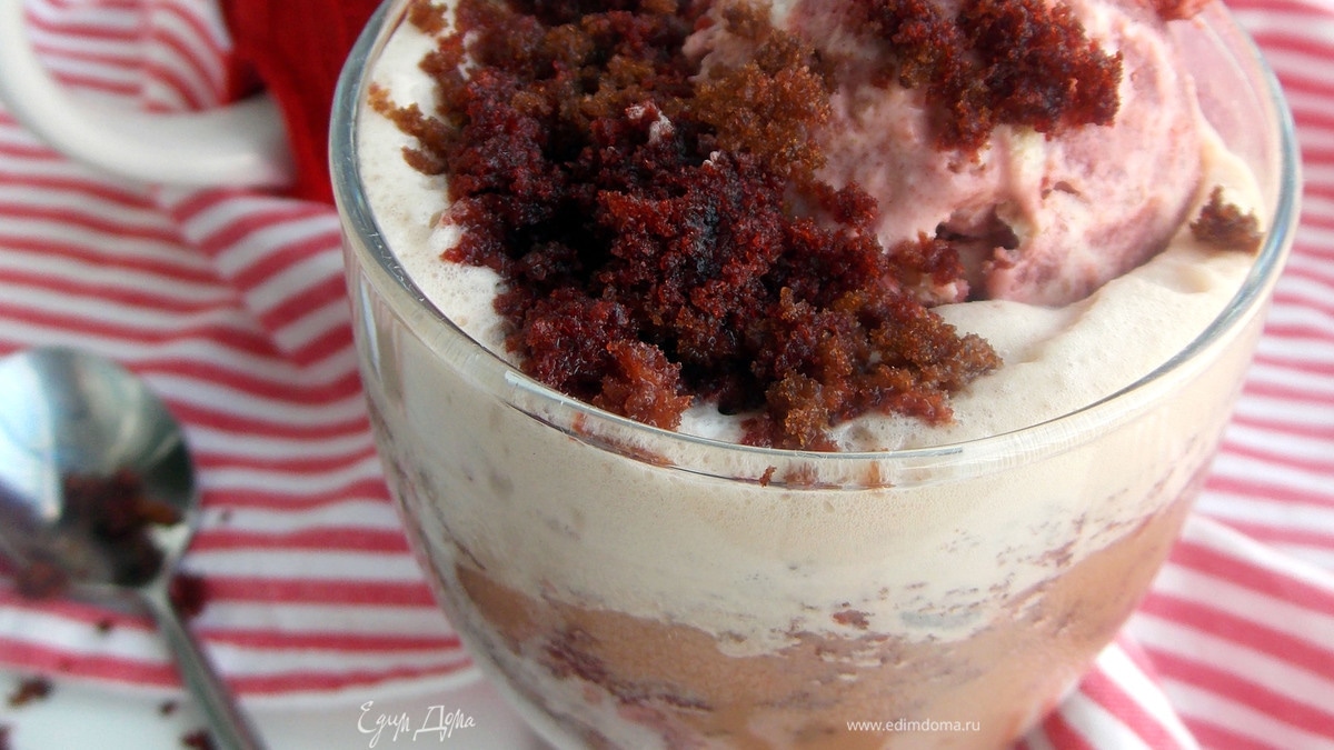 Ледяной кофе "Красный бархат" (Red Velvet)