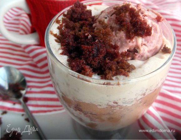 Ледяной кофе "Красный бархат" (Red Velvet)