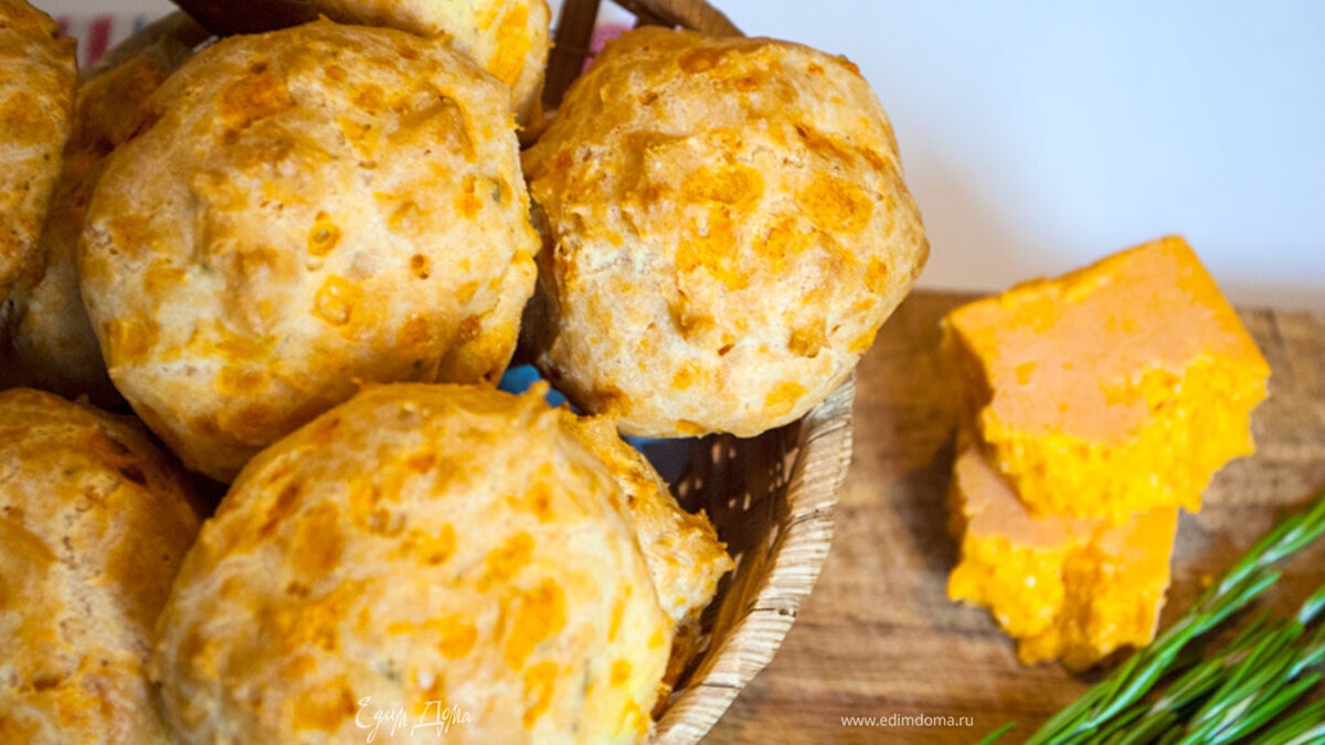 Заварные с розмарином и сыром Чеддер