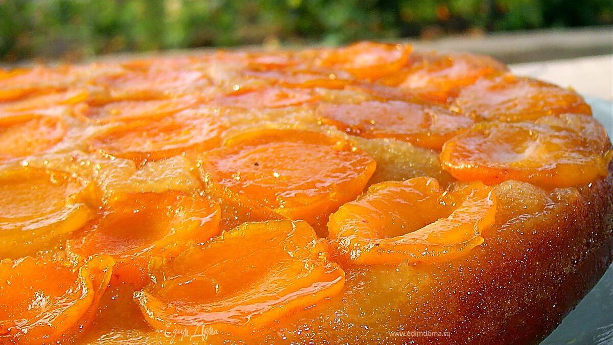 Абрикосовый пирог-перевертыш с апельсиновой карамелью 