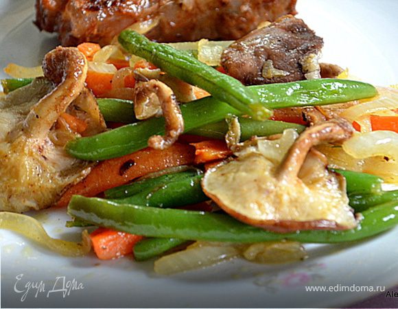 Зеленая фасоль с грибами и морковью Зеленая фасоль с грибами и морковью